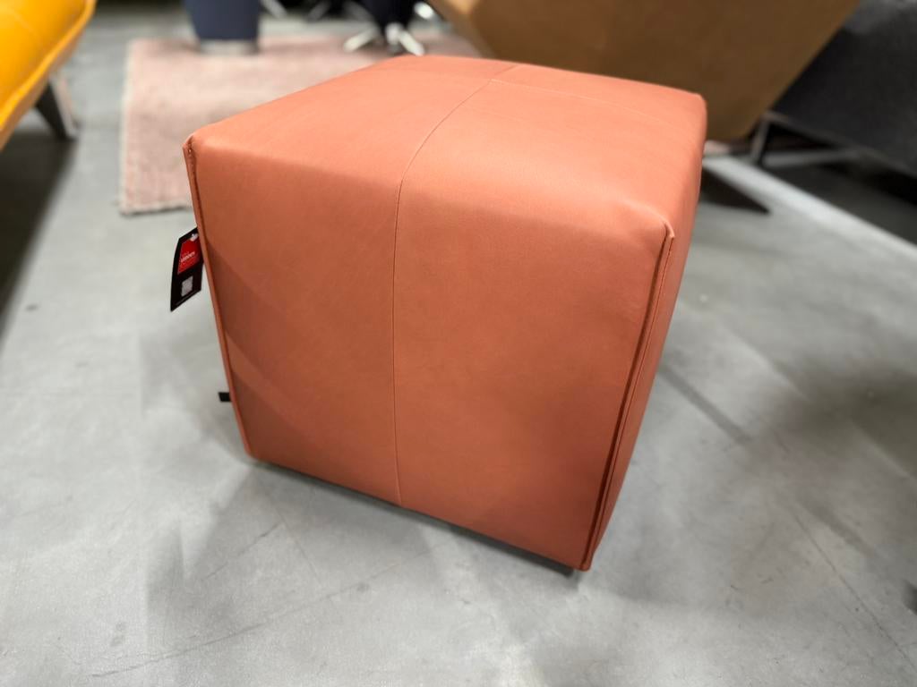 Nieuw Eyye Kub 42 Poef Kruk leer Loxton Design Hocker, Huis en Inrichting, Banken | Voetenbanken en Poefen, Minder dan 50 cm, Leolux Harvink Jori Rolf Benz Design on Stock Pode Montis