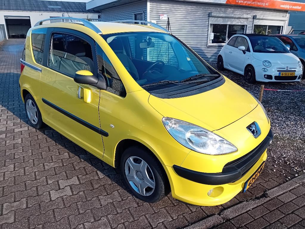 Peugeot 1007 1.4 BJ2005 NETTE AUTO! APK 08-2026, Auto's, Peugeot, Voorwielaandrijving, Stof, 1360 cc, 49 €/maand