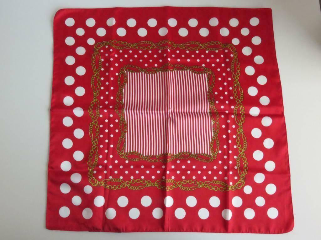 satijnen De Bijenkorf sjaaltje rood met chains, halsdoek, Kleding | Dames, Mutsen, Sjaals en Handschoenen, Maat 38/40 (M), Bijenkorf
