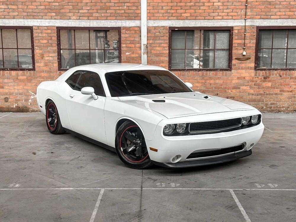 Dodge Challenger 3.6 V6 Automaat – 2013 – vanaf €9.000,00, Auto's, Automaat, Zwart, 0 kg, Wit