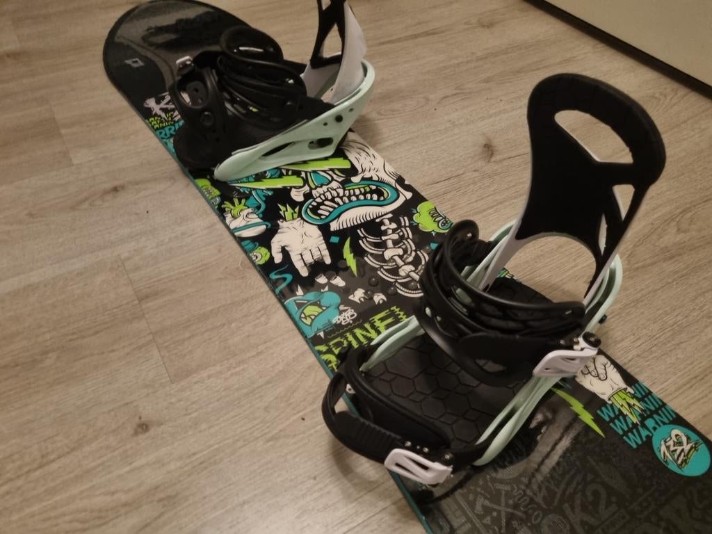 K2 VANDAL 132 SNOWBOARD + BURTON SMALLS BINDINGEN, Sport en Fitness, Snowboarden, K2, Board, Ophalen of Verzenden, Zo goed als nieuw
