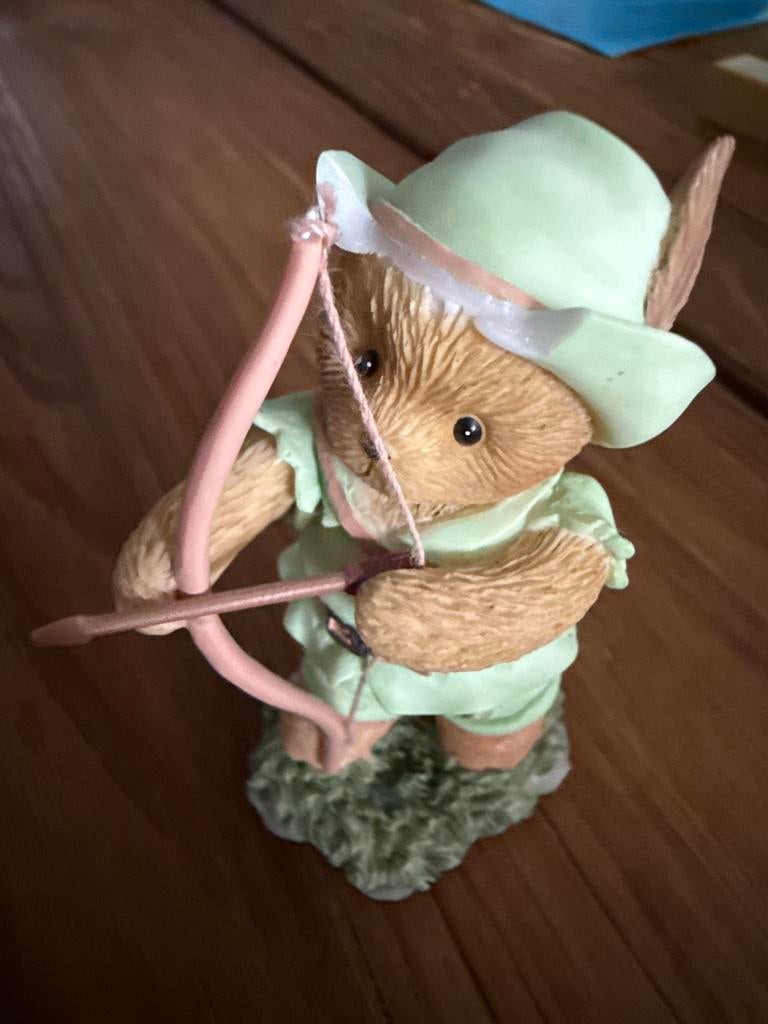 !! GEZOCHT !!! Cherished Teddies Boogschutter Beeldje, Verzamelen, Beren en Cherished Teddies, Ophalen of Verzenden, Nieuw, Beeldje