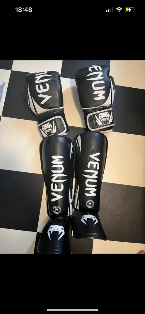Kickboks set venum 14oz, Ophalen of Verzenden, Zo goed als nieuw, Bokshandschoenen