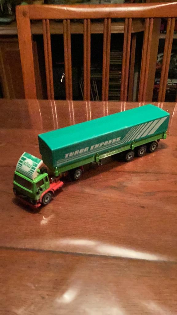 Siku Volvo FL7 vrachtwagen met oplegger, Hobby en Vrije tijd, Modelauto's | 1:50, Ophalen of Verzenden, Zo goed als nieuw, Bus of Vrachtwagen