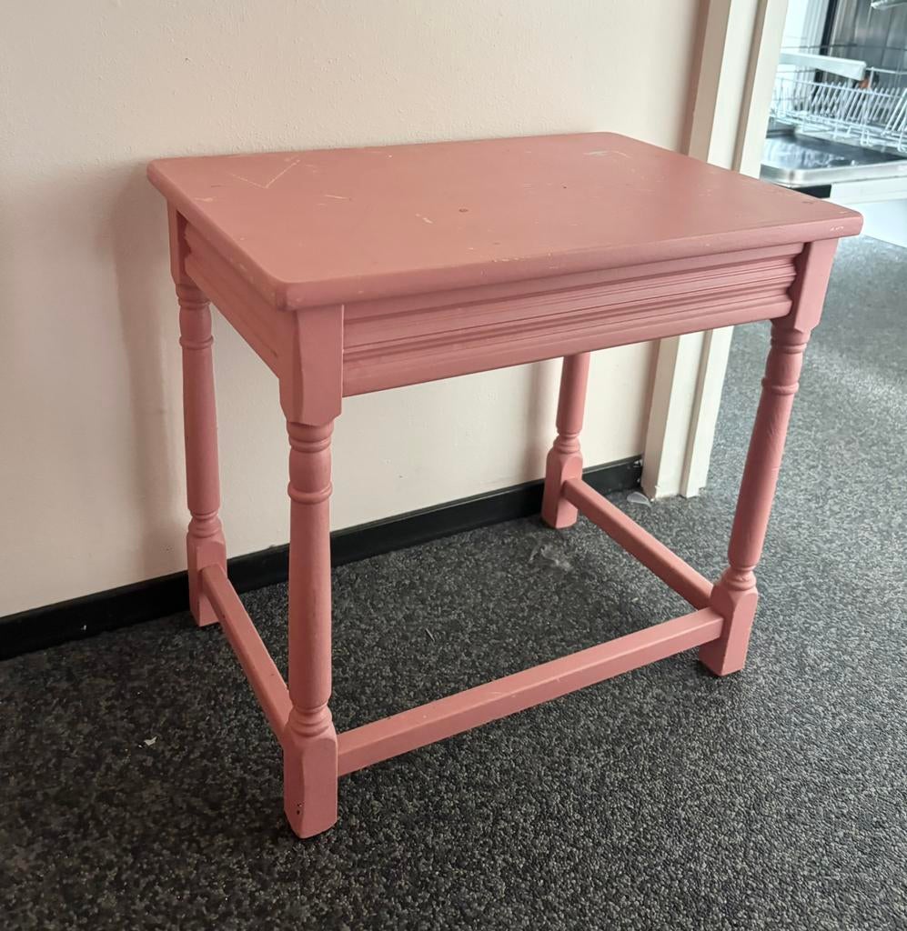 brocante roze bijzettafeltje, Huis en Inrichting, Ophalen, Zo goed als nieuw, 25 tot 50 cm, Rechthoekig