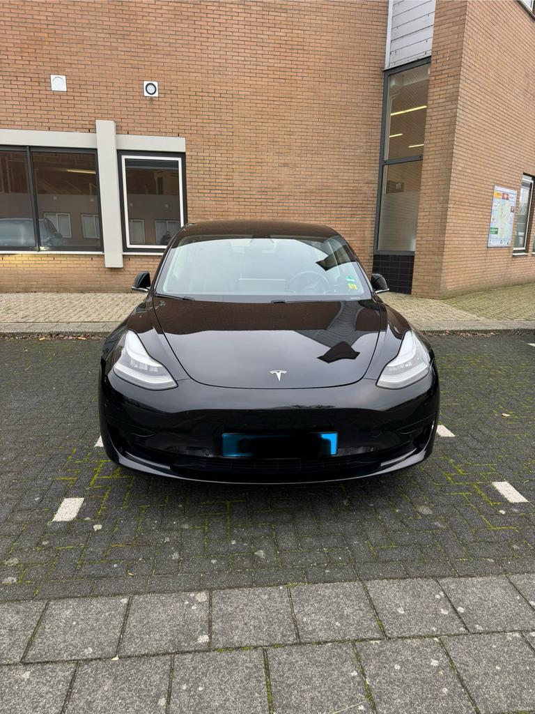 Taxi huren/Tesla huren/ verhuur/Taxichauffeur/ Huren taxi, Diensten en Vakmensen, Koeriers, Chauffeurs en Taxi's, Taxivervoer