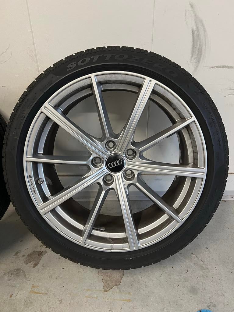 Audi RS4/RS5 OEM Winterset 235/40/19, Gebruikt, Banden en Velgen, Winterbanden, 235 mm