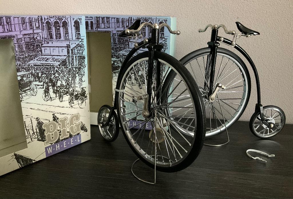 Mytek Die Cast Big Wheel 1:10 Scale .... 2 stuks, Ophalen, Nieuw, 1:144 of kleiner