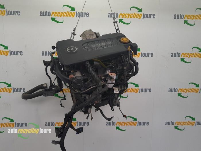 Motor van een Opel Corsa, Gebruikt, -, -, Opel