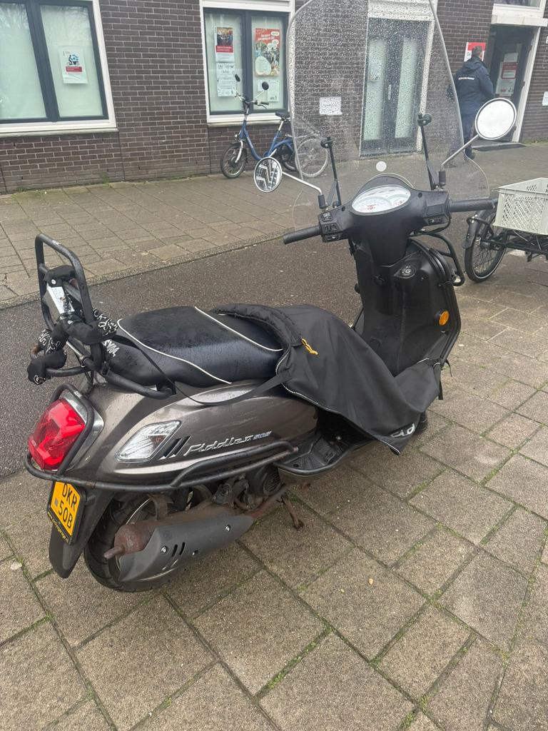 Nette SYM Fiddle II 2017- Zeer compleet + 2 helmen & been, Fietsen en Brommers, Scooters | SYM, Ophalen
