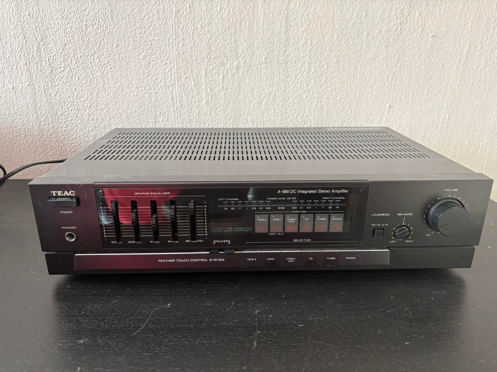 Teac A-880 DC versterker met equalizer, Audio, Tv en Foto, Versterkers en Receivers, Ophalen of Verzenden, Zo goed als nieuw, 120 watt of meer