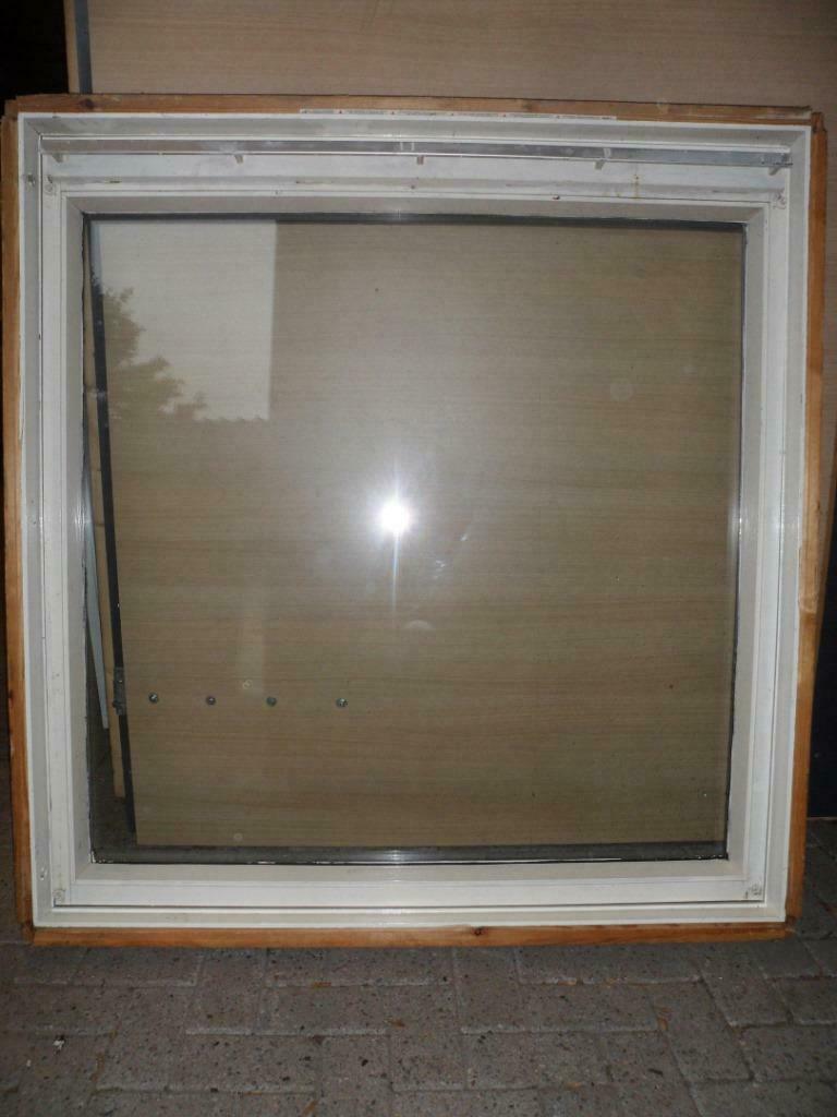 Dakvenster Velux 134 x 140 cm (GGL 8/808/U08) incl gootstuk!, Ophalen, Gebruikt, 120 tot 160 cm, Dubbelglas