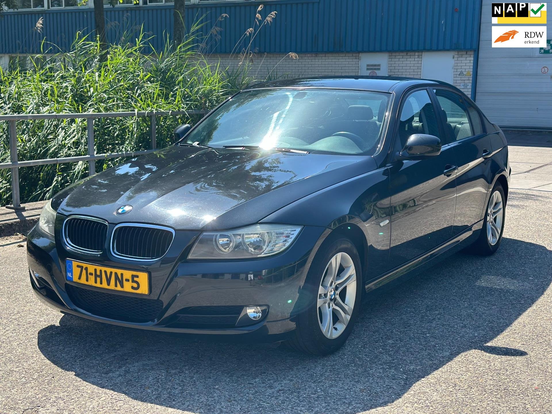 BMW 3-serie 318i Business Line NAVI! Clima! PDC! NAP! 1 jaar, Auto's, BMW, Achterwielaandrijving, Zwart, Origineel Nederlands