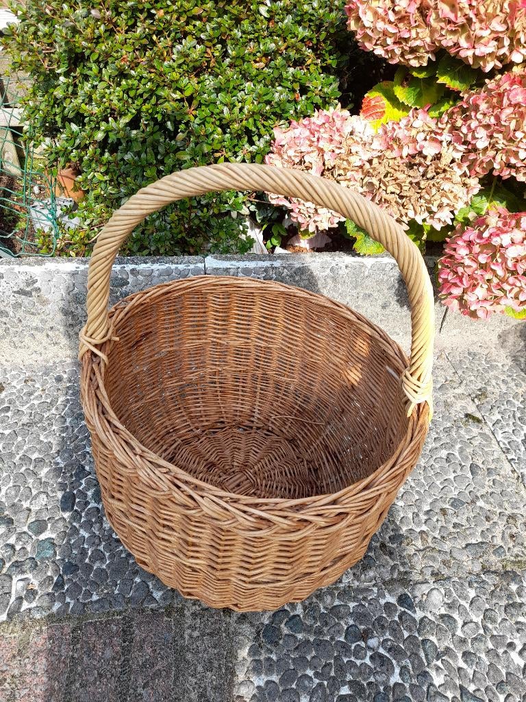 Mandje voor Boodschappen/- traktatie, Huis en Inrichting, Woonaccessoires | Schalen en Manden, Ophalen, Mand, Rond, Zo goed als nieuw