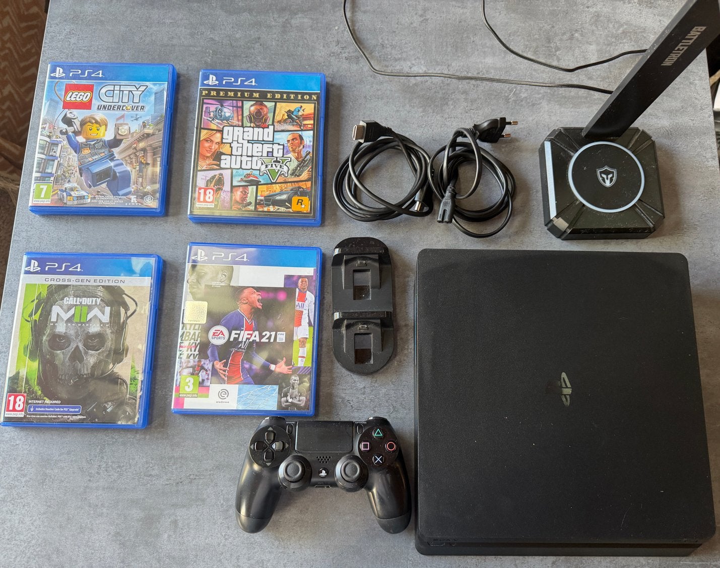 PlayStation 4 Slim met controller en 4 games, Ophalen, Met 1 controller, Slim, 500 GB