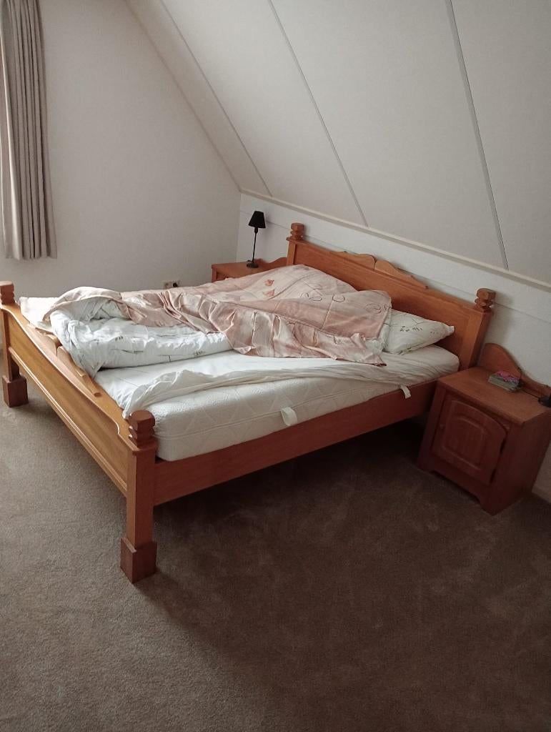 Eikenhouten bed 160x200 incl. lattenbodems en matrassen, Ophalen, Gebruikt, Bruin, Tweepersoons