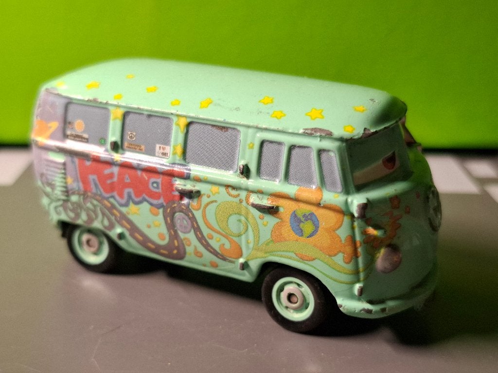 Disney Cars - Fillmore - Volkswagen T1 Samba [groen] 1/55, Ophalen of Verzenden, Gebruikt