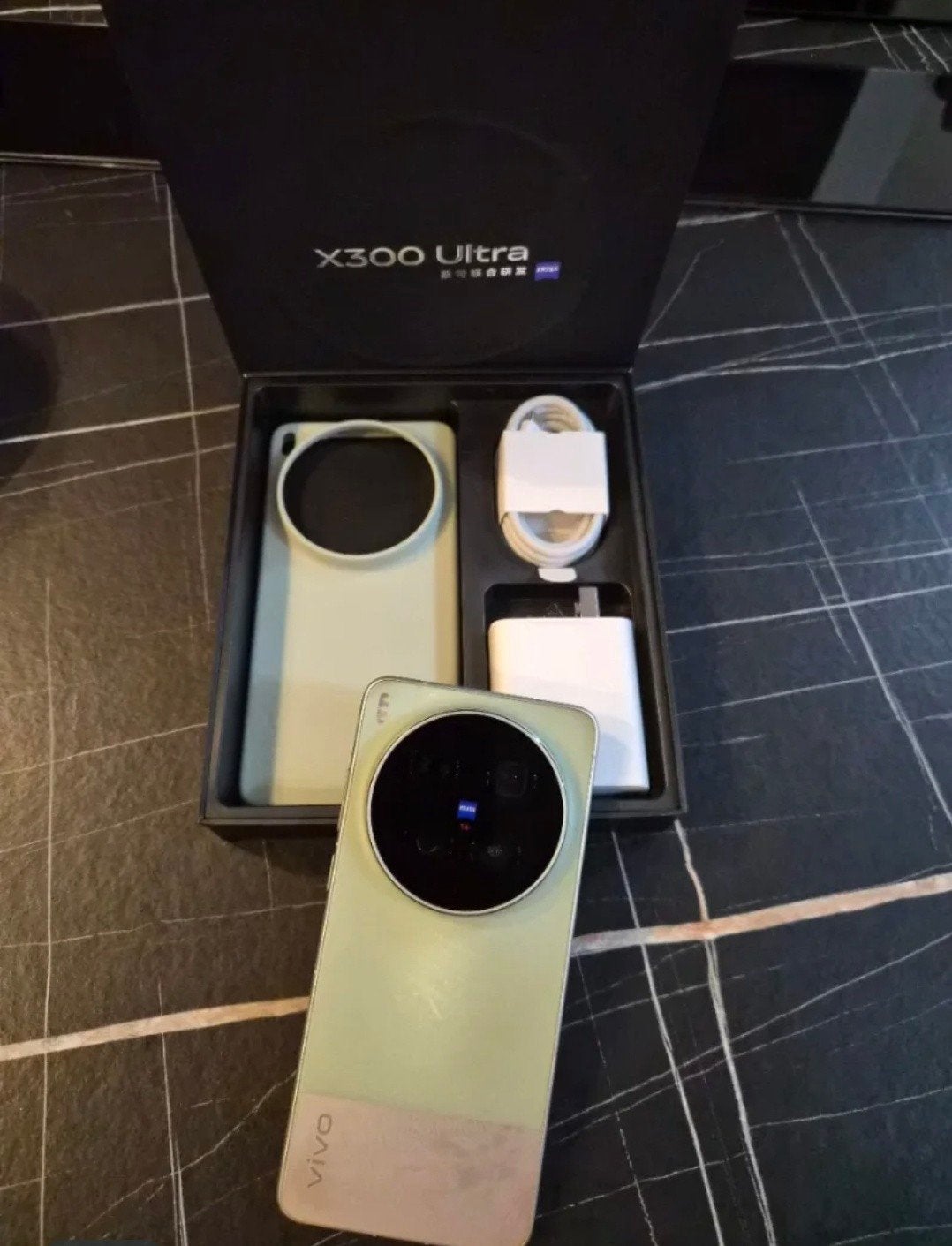 Ruilen or sell vivo x300 pro 512gb new condition, Ophalen of Verzenden, Zo goed als nieuw, 6 megapixel of meer, Overige modellen