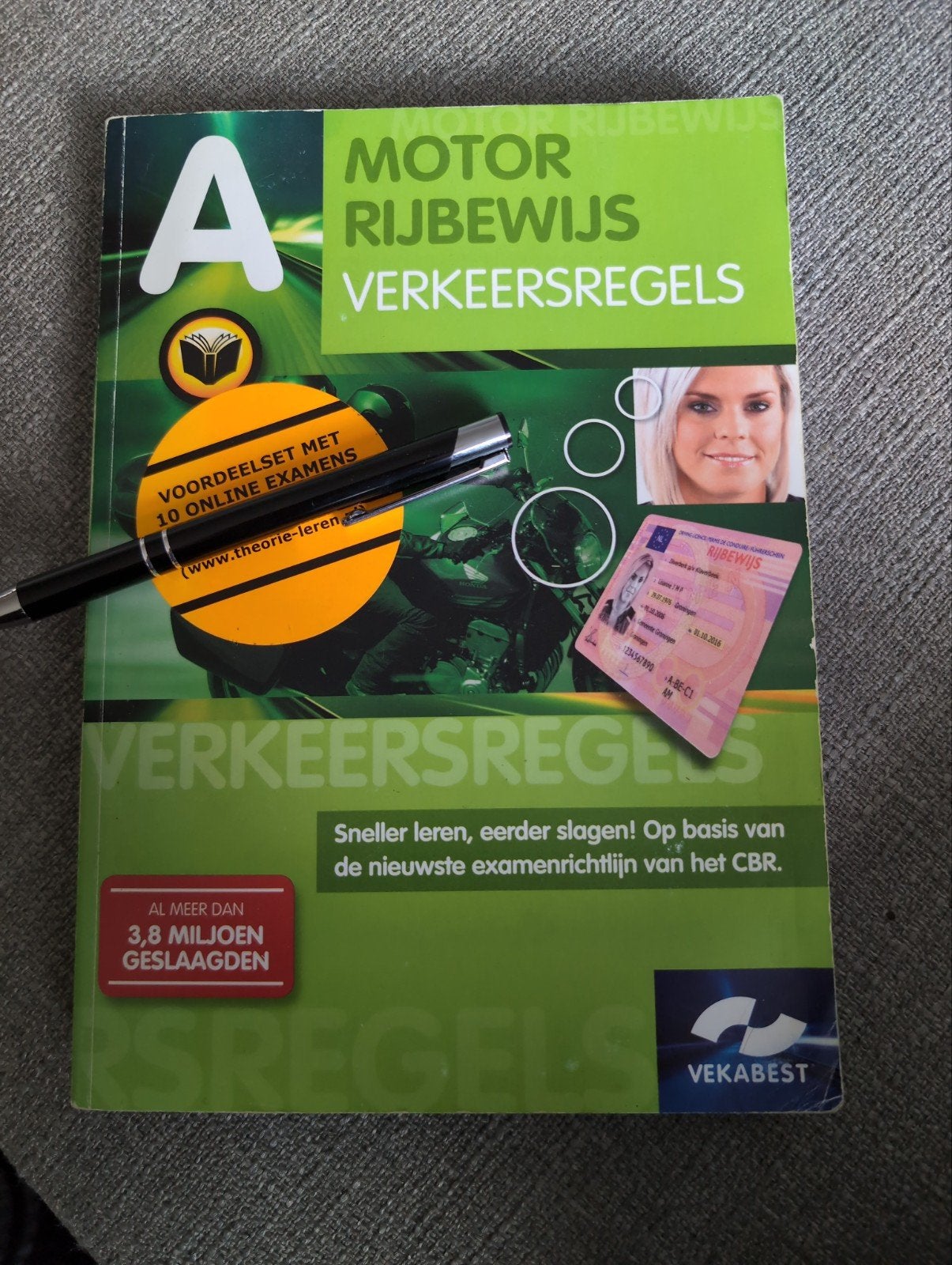 Motor Rijbewijs Verkeersregels - Theorieboek, Ophalen of Verzenden, Zo goed als nieuw, Overige niveaus, VEKABEST