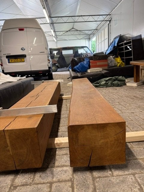 Robuuste Houten salontafel van dikke balken, Ophalen, Eikenhout, 50 tot 100 cm, Zo goed als nieuw