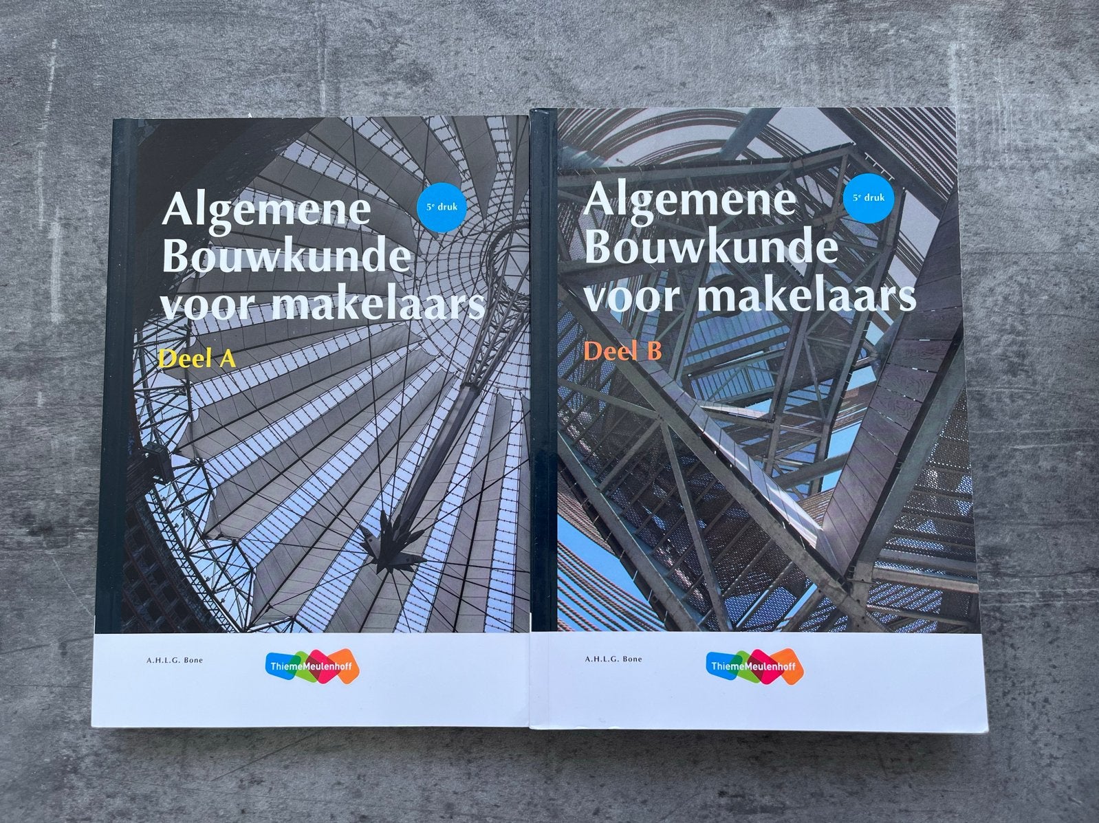 Algemene Bouwkunde voor Makelaars Deel A & B, Ophalen of Verzenden, Gamma, Zo goed als nieuw, HBO