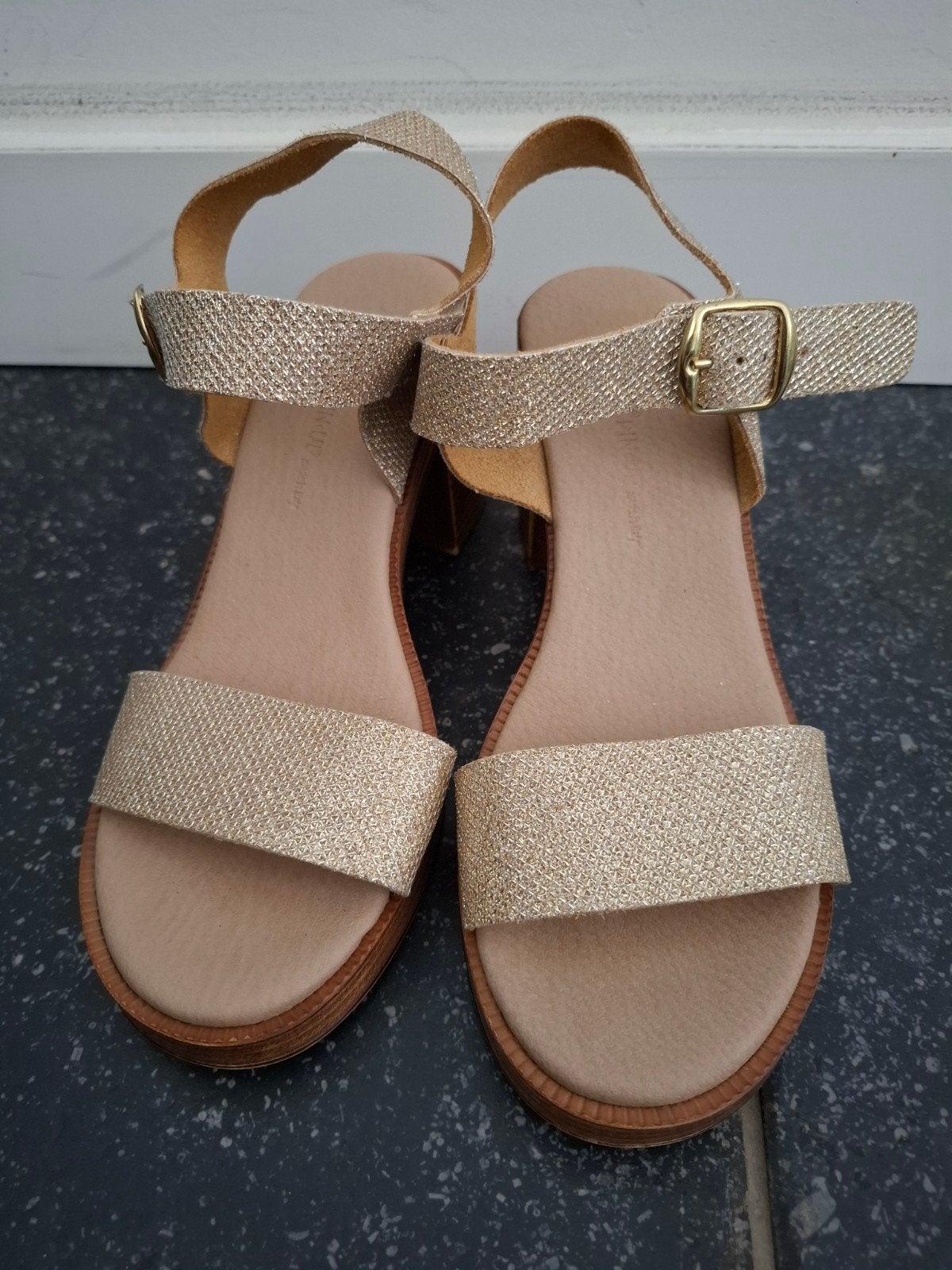 Gouden glitter sandalen met hak ZGAN, Kleding | Dames, Schoenen, Overige kleuren, Sandalen of Muiltjes, Ophalen of Verzenden, Onbekend