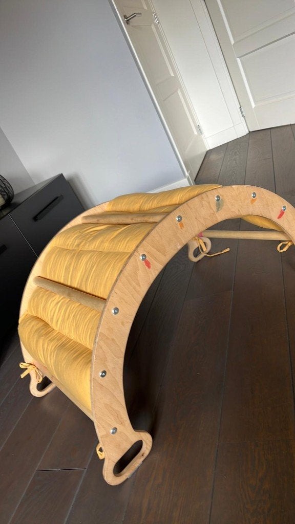 Houten Montessori klimboog met kussen, Ophalen of Verzenden, Gebruikt, Overige typen