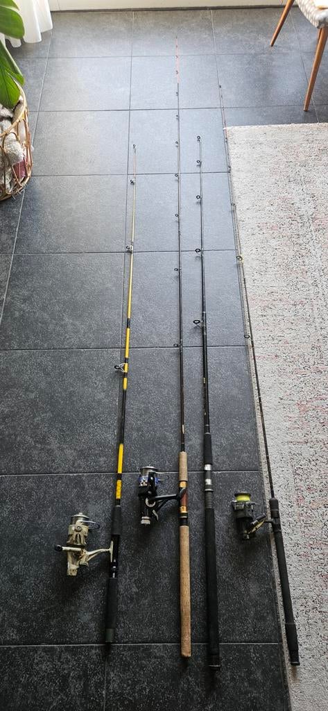 4 hengels waarvan 3 met molen en draad en camo brolly, Watersport en Boten, Ophalen, Gebruikt, Werphengel