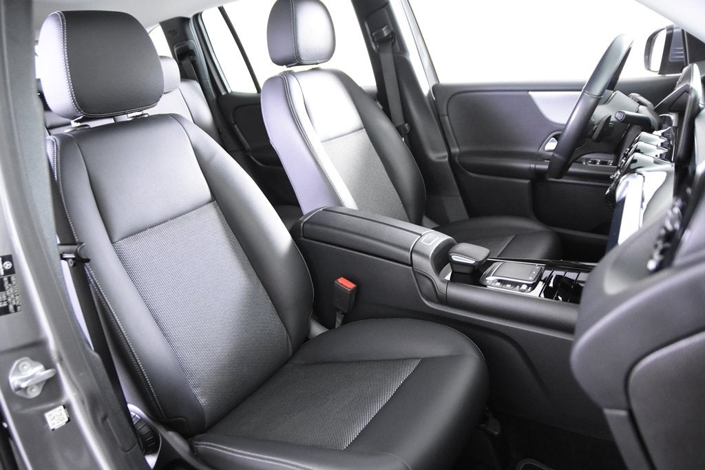 Mercedes-Benz GLB 200 *1ste Eigenaar*Navigatie*Leer*Stoelver, Auto's, Mercedes-Benz, 4 cilinders, Leder en Stof, Bedrijf, 165 pk