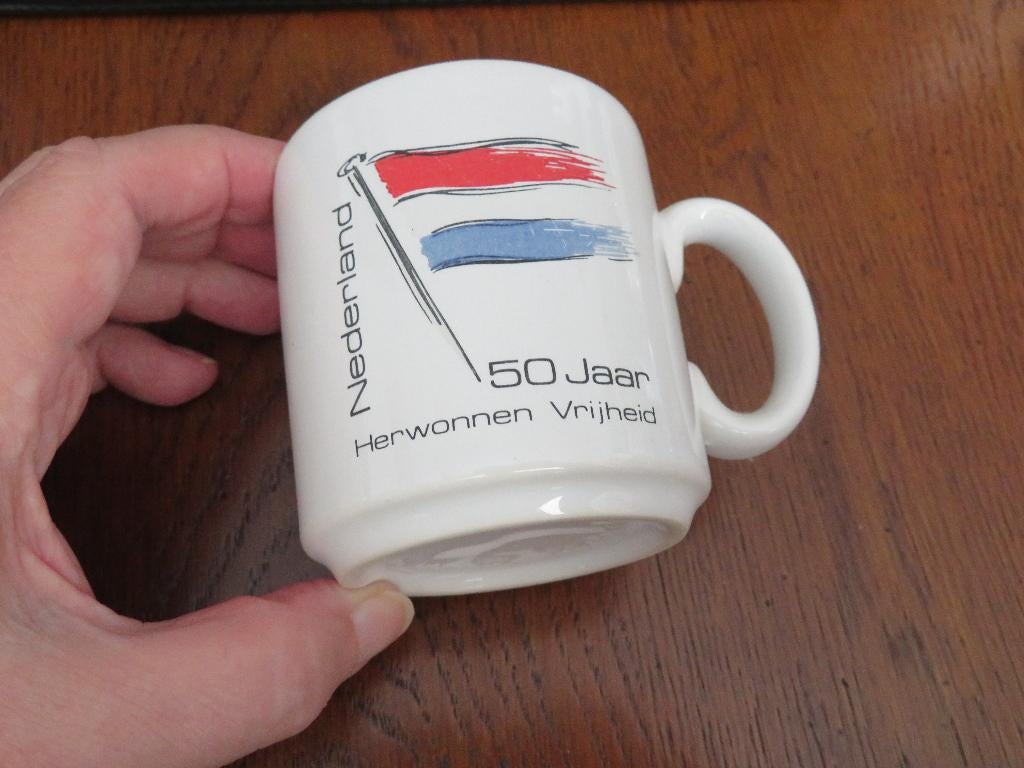 50 jaar herwonnen vrijheid, Ophalen, Nieuw, Porselein, Kop en/of schotel