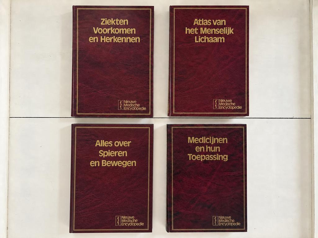 Nieuwe Medische Encyclopedie - 4 delen, Ophalen of Verzenden, Zo goed als nieuw, Medisch, Complete serie