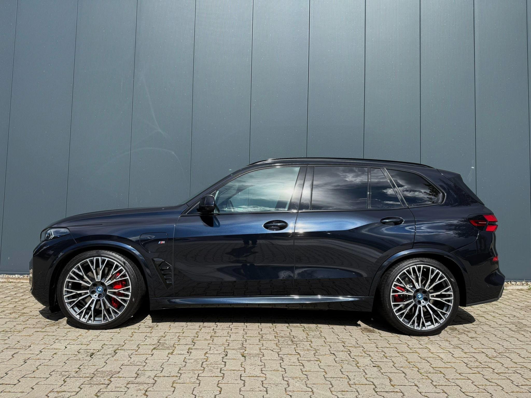 BMW X5 xDrive50e M-Sport 22 inch M-Seats tr.hk H&K, Auto's, Automaat, Gebruikt, 2395 kg, Zwart