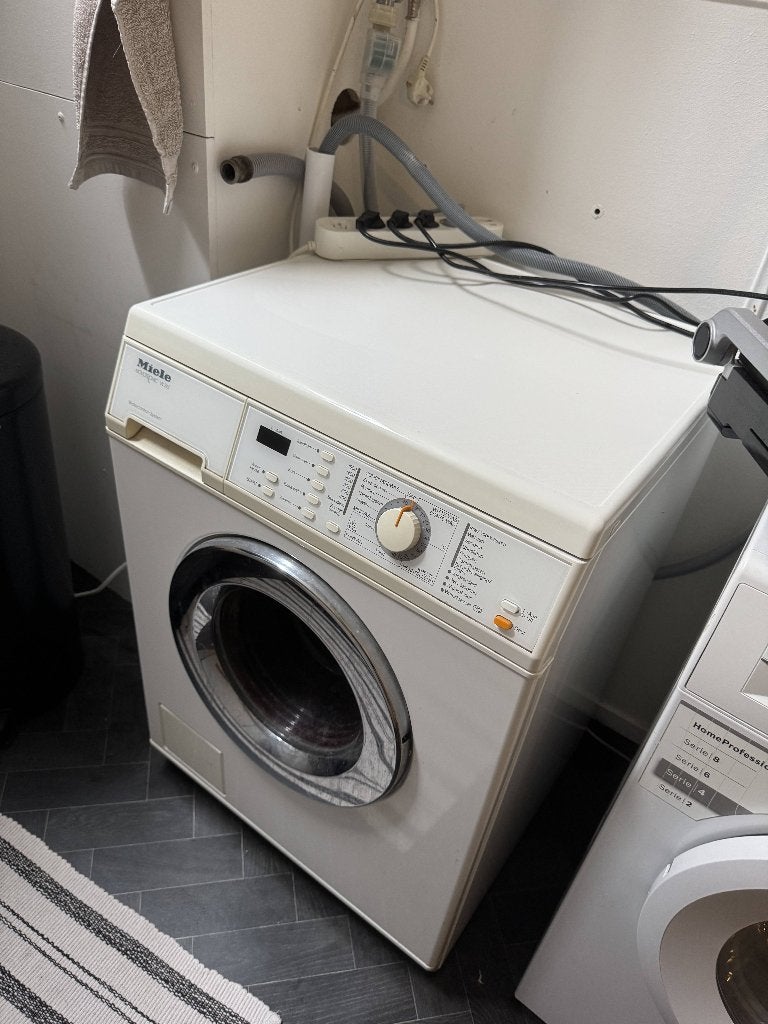 GRATIS af te halen: Miele Novotronic W361 wasmachine.