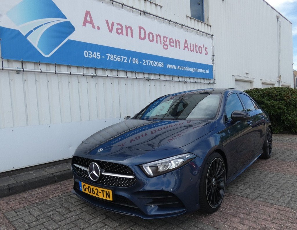 Mercedes-benz A-KLASSE 200 AMG UPGRADE EDITION,Pano,Led,Came, Auto's, Automaat, Gebruikt, Euro 6, 4 cilinders