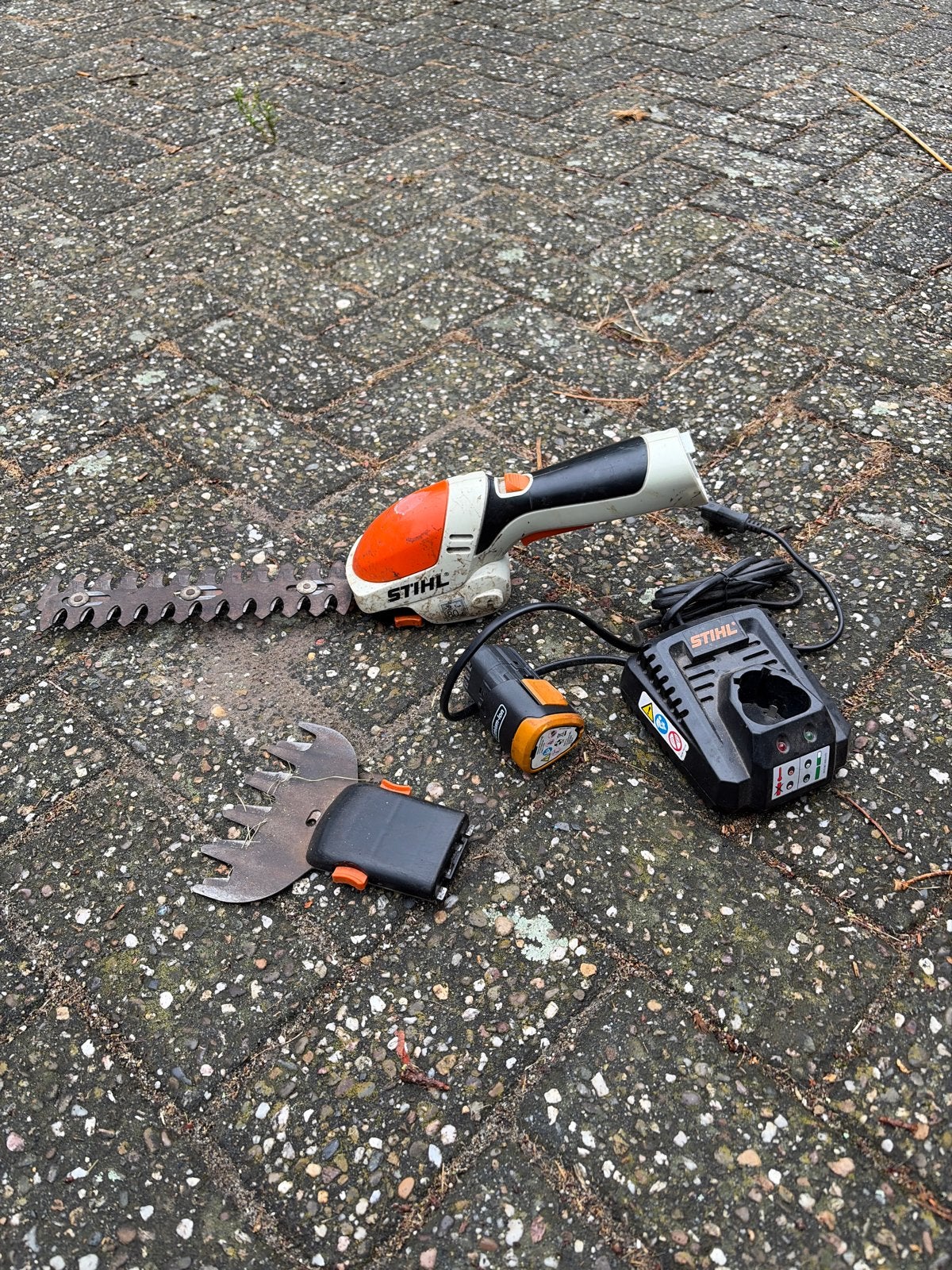 Stihl HSA 25 Accu heggenschaar Accu moet vervangen worden, Tuin en Terras, Heggenscharen, Ophalen of Verzenden, Gebruikt, Accu