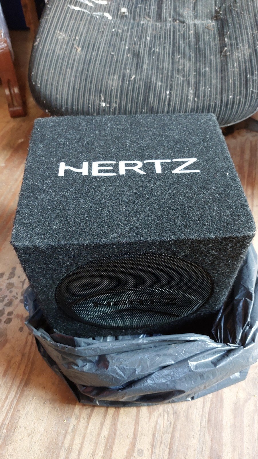 Hertz subwoofer active subwooferkist, Auto diversen, Ophalen of Verzenden