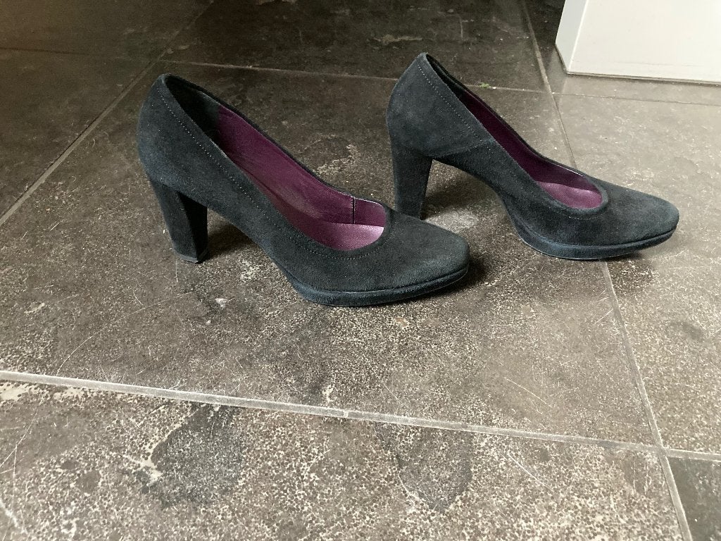 Lilian pumps suède zwart 38, Kleding | Dames, Schoenen, Pumps, Lilian, Zwart, Ophalen of Verzenden