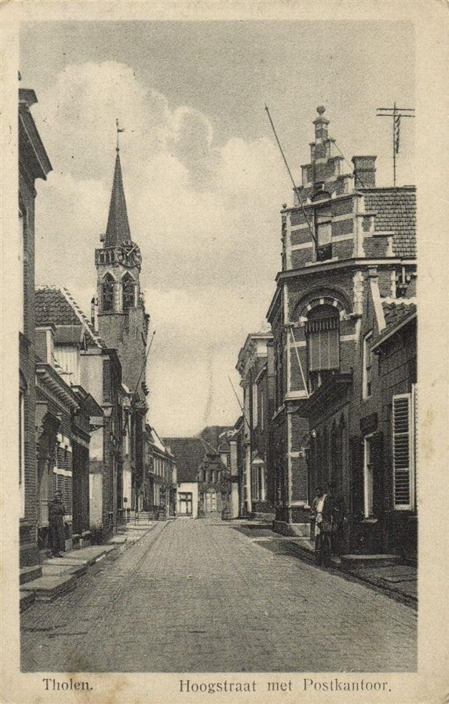 Tholen. - Hoogstraat met Postkantoor. - B-keus - ongelopen, Verzamelen, Ophalen of Verzenden, 1920 tot 1940, Ongelopen, Zuid-Holland