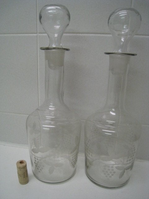 2 glazen wijnkaraffen met glazen stop in bolvorm, Verzamelen, Glas en Borrelglaasjes, Ophalen, Zo goed als nieuw, Bierglas