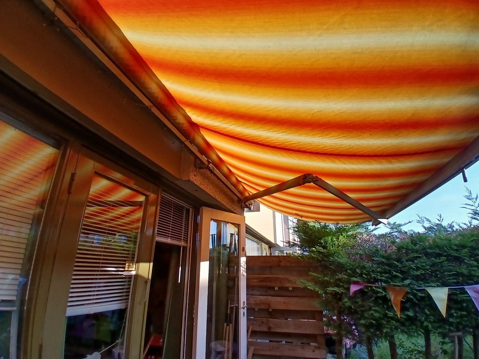 Elektrisch knikarm zonnescherm 5.20m breed, Tuin en Terras, Gebruikt, 450 cm of meer, Elektrisch, Ophalen of Verzenden