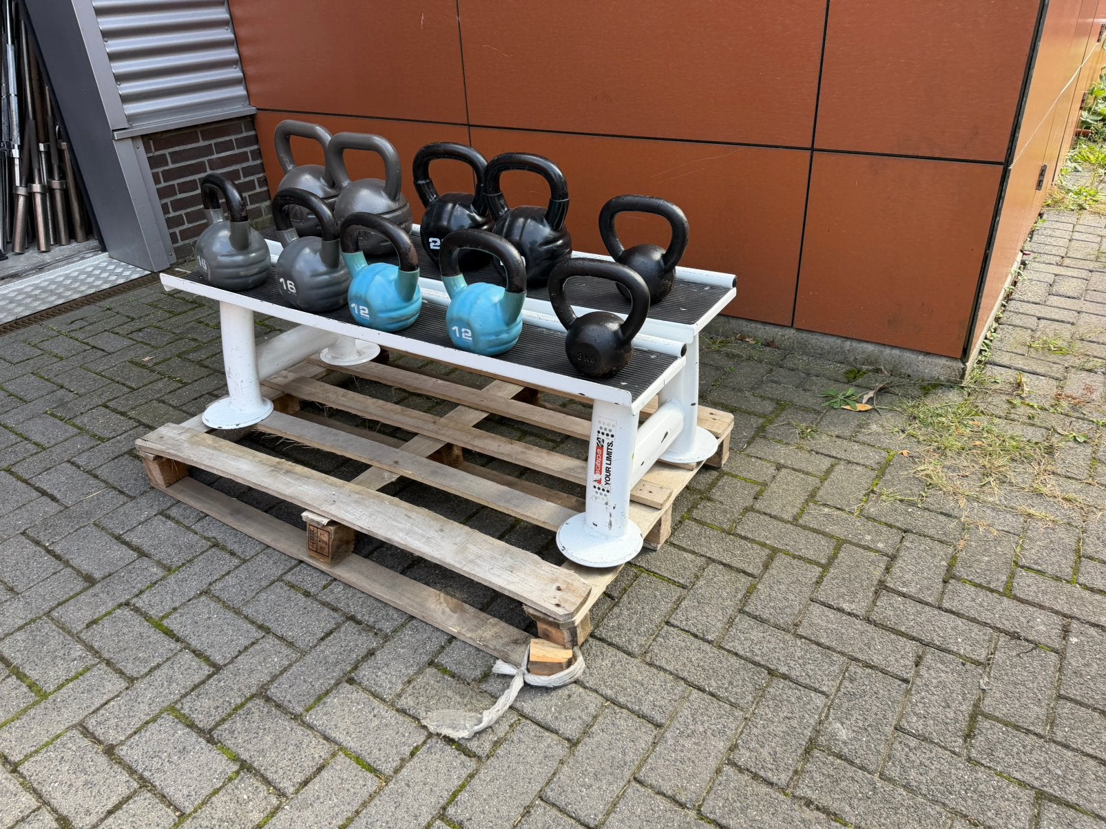 Kettlebells Set 8kg t/m 24 alles 2 keer + Kettlebells Rek, Ophalen, Gebruikt, Kettlebell