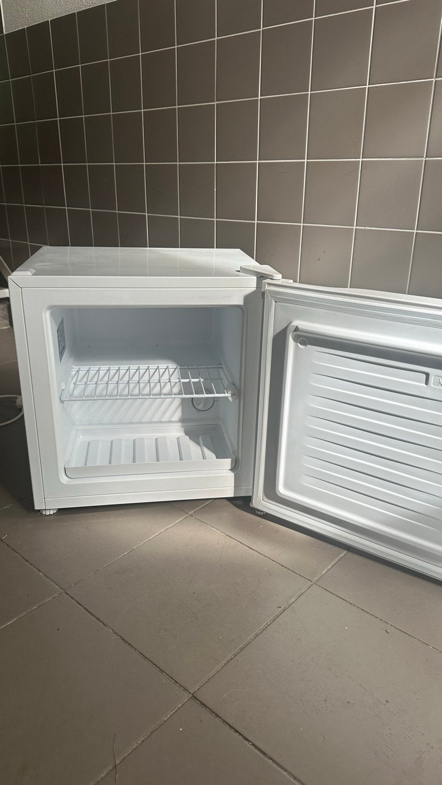 NIEUW Compacte Veripart Koel/vrieskast - Z goed als nieuw, Witgoed en Apparatuur, Koelkasten en IJskasten, Ophalen, Met vriesvak
