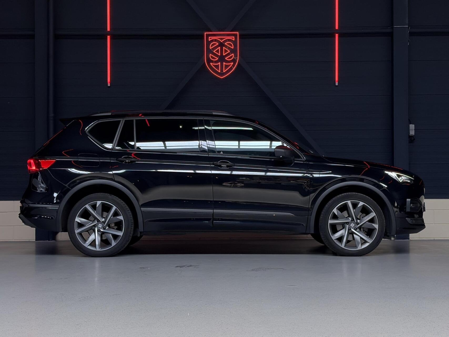 Seat Tarraco 1.4 TSI e-Hybrid PHEV FR |PANO|TRAVEL-ASSIST|ME, Auto's, 4 cilinders, Zwart, Hybride Elektrisch/Benzine, SUV of Terreinwagen