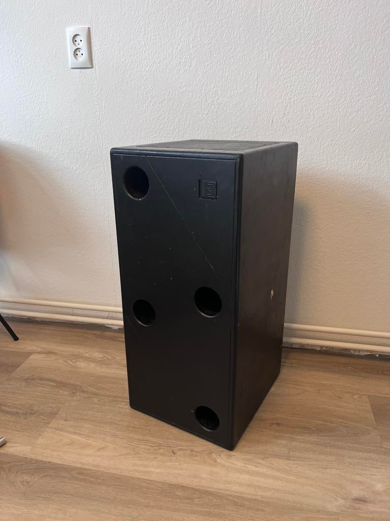 Martin Audio EM150 2x10" sub bandpass - Gebruikt maar prima, Audio, Tv en Foto, Luidsprekers, Gebruikt, Subwoofer, 120 watt of meer