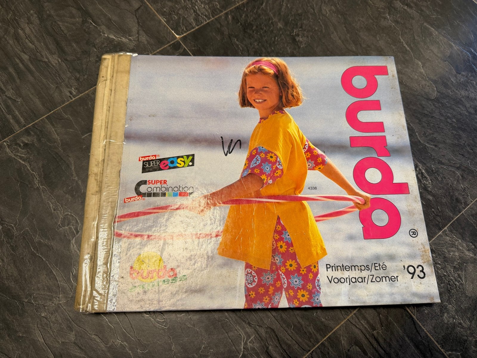 Vintage Burda Express mode boek, Hobby en Vrije tijd, Kledingpatronen, Ophalen, Vrouw, Burda