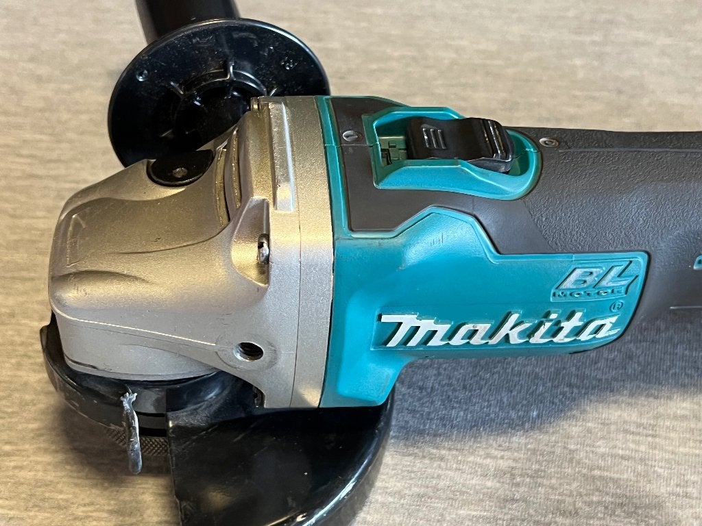 Makita DGA504 LXT Haakse slijper 18V + 1 Accu, Ophalen of Verzenden, Zo goed als nieuw, Minder dan 700 watt, Haakse handslijpmachine