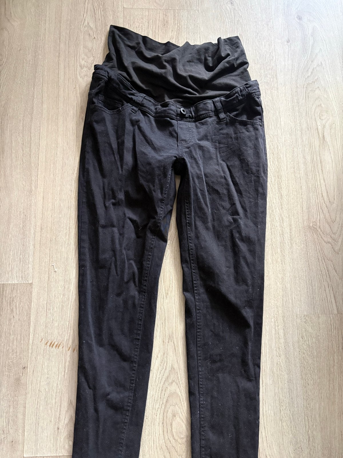 Zwarte zwangerschapsbroek met buikband, Maat 38/40 (M), Zwart, Ophalen of Verzenden, Gedragen