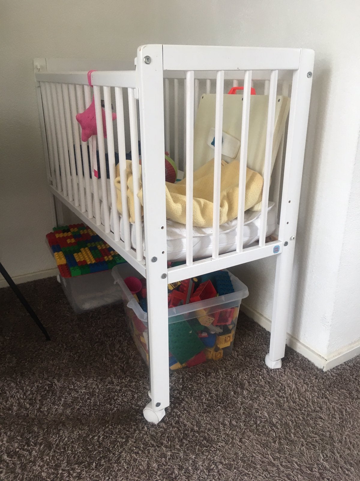 Co-sleeper merk Petit Amelie, Kinderen en Baby's, Boxen, Ophalen of Verzenden, Zo goed als nieuw
