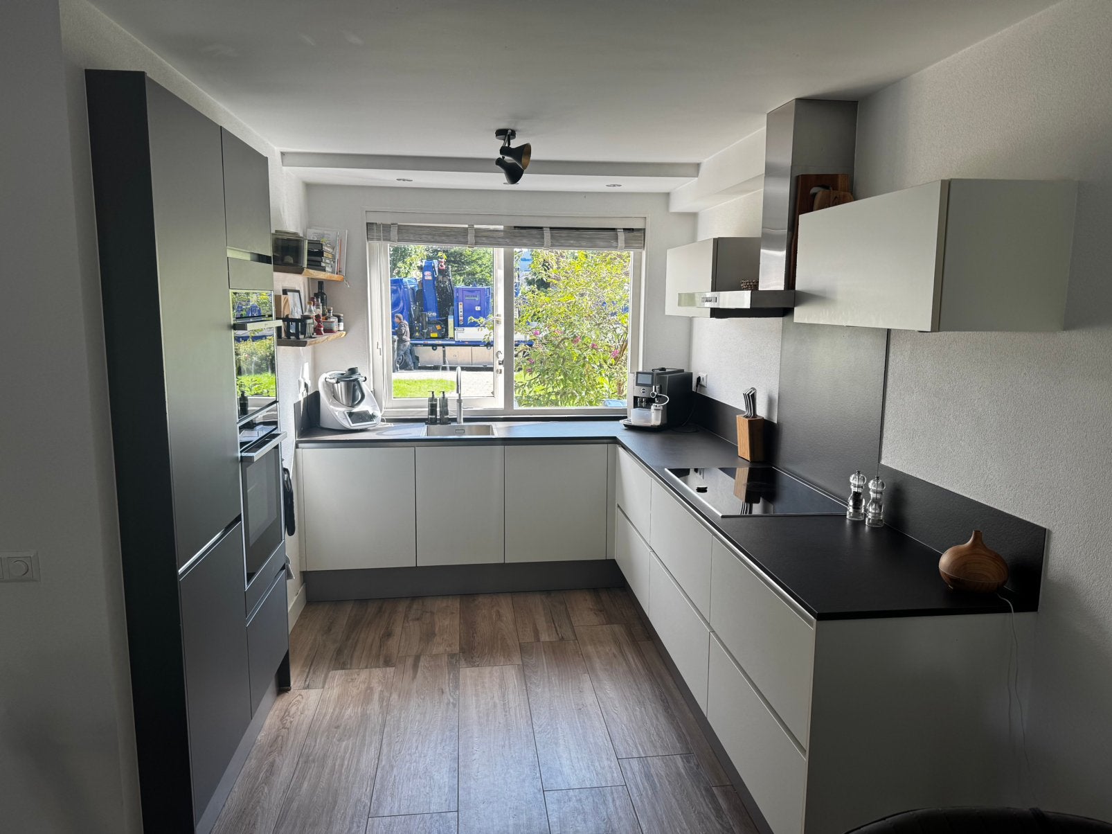 Keuken uit 2016 met Neff apparatuur 316,6x235x60, Huis en Inrichting, Ophalen, Gebruikt