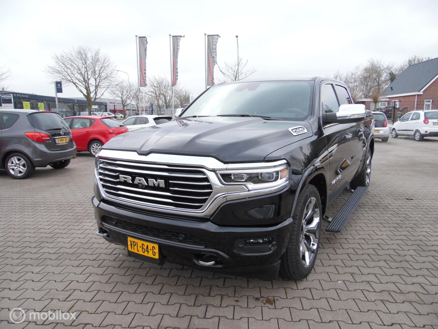Dodge Ram 1500 4X4 5.7 V8 4x4 Crew Cab Long Horn Full Option, Automaat, 5654 cc, Zwart, RAM 1500